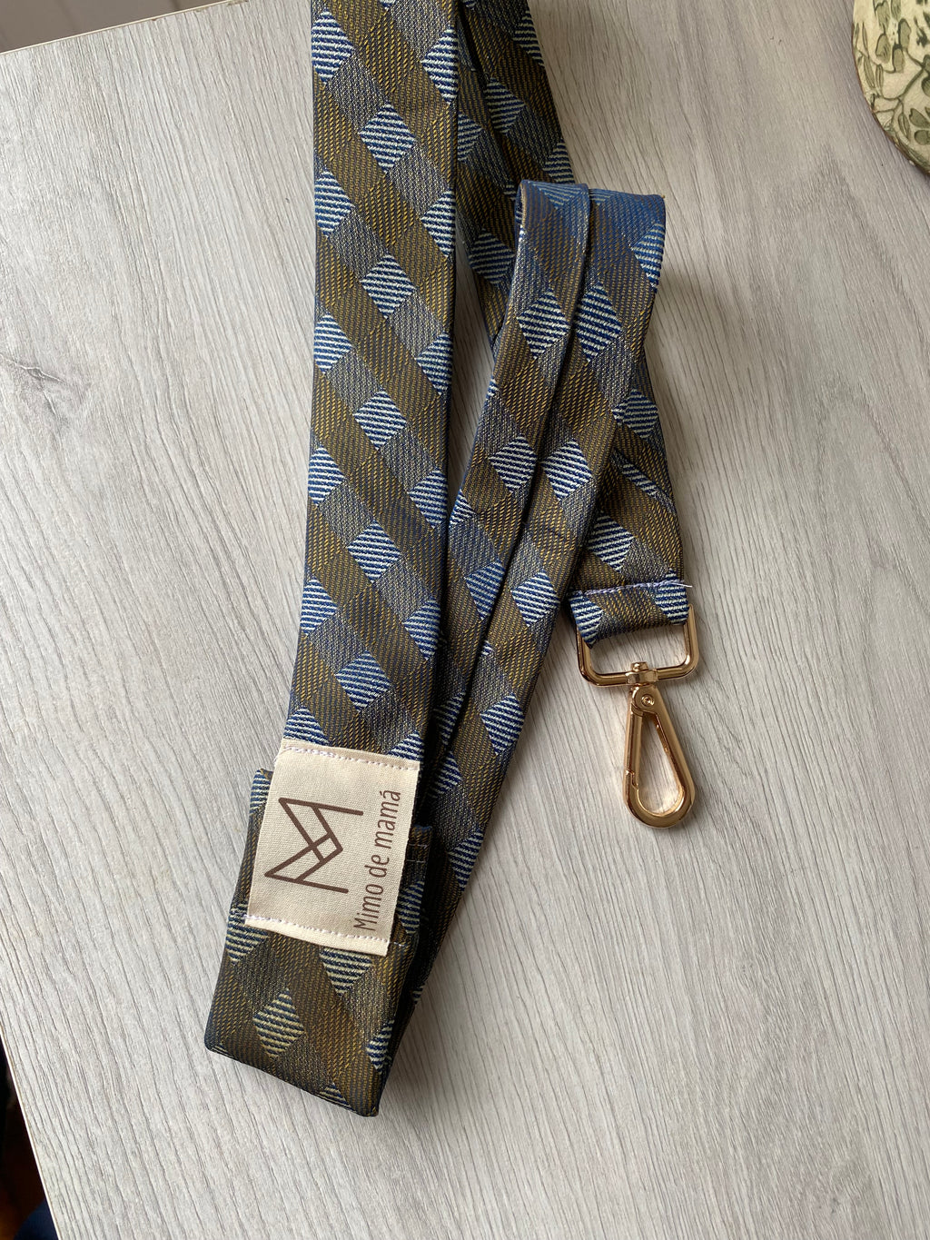 LANYARD DORADA