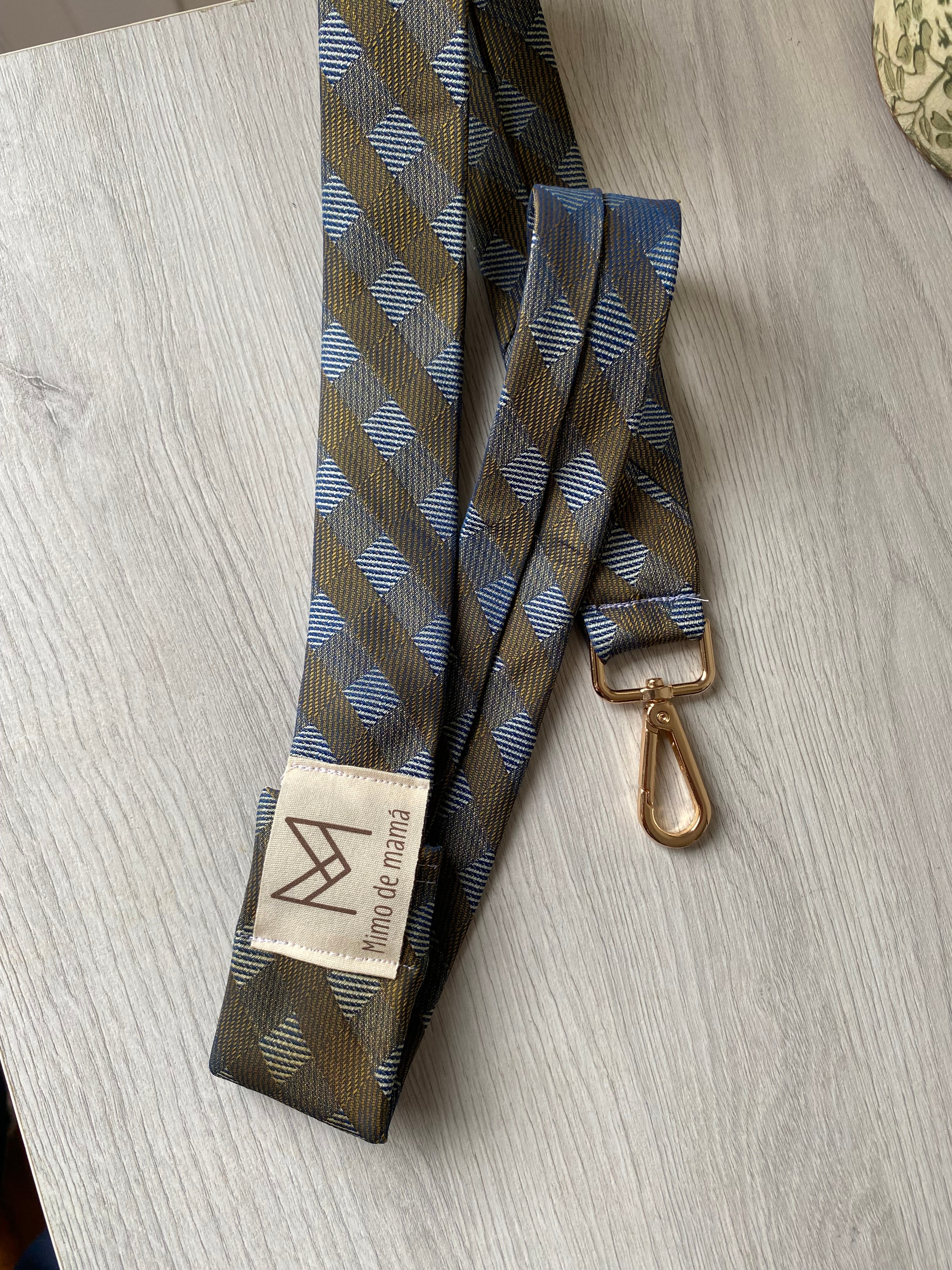 LANYARD DORADA
