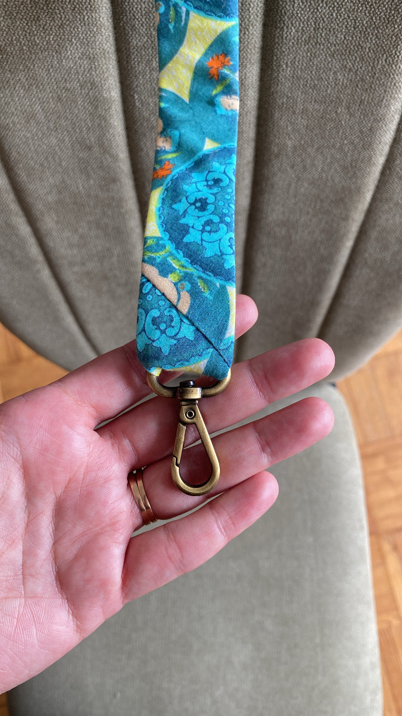 X Lanyard corbata